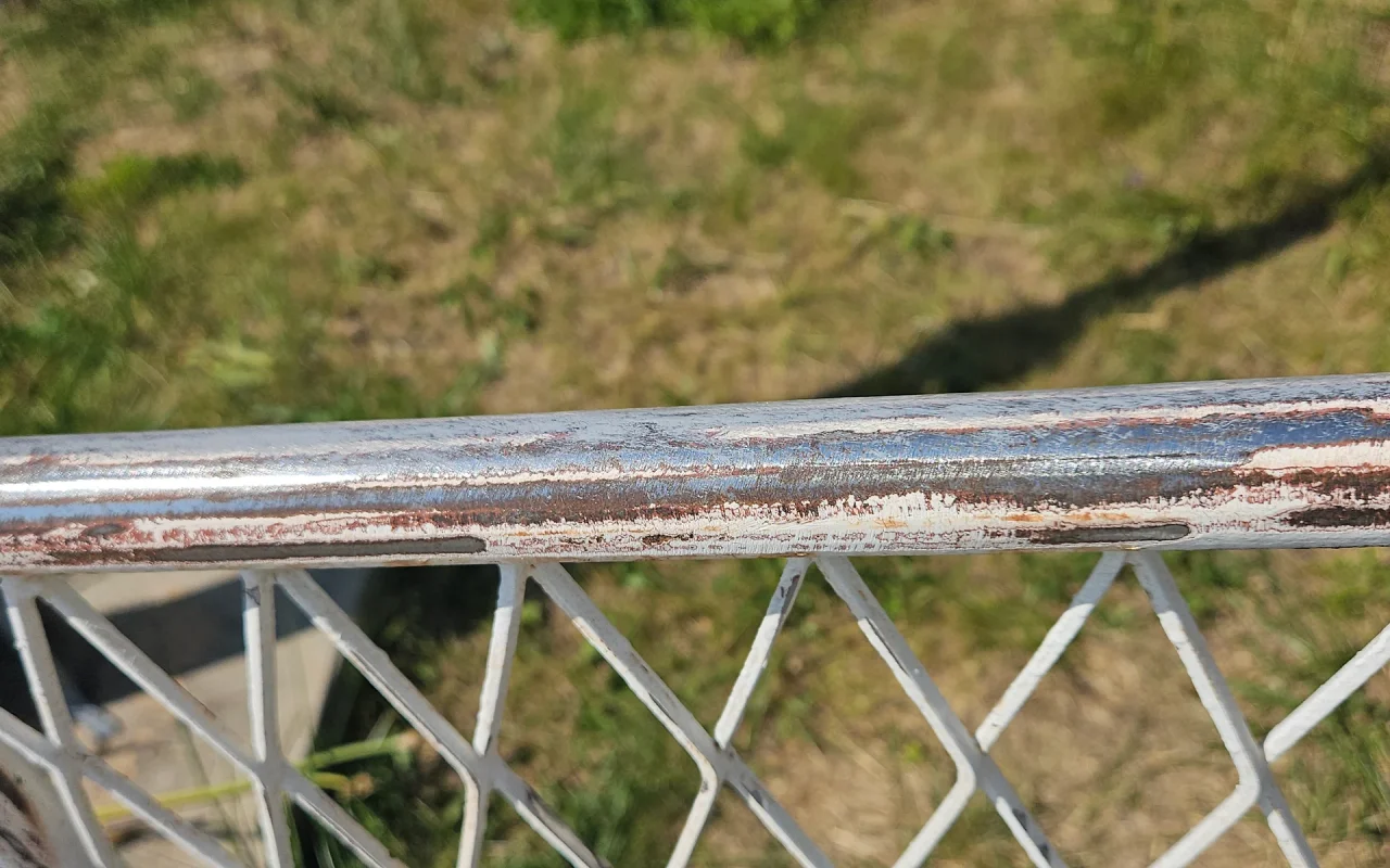 Brušenje metalne ograde prije lakiranja – Matulji